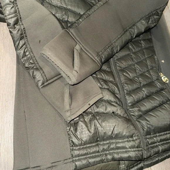 Michael Kors Women's packable Puffer Jacket with Fur Trim - Picture 11 of 12